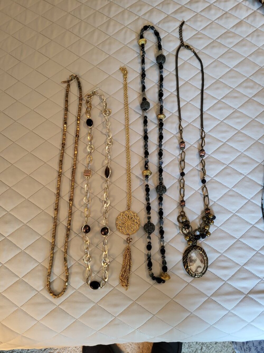 Costume jewelry set - 5 necklaces
